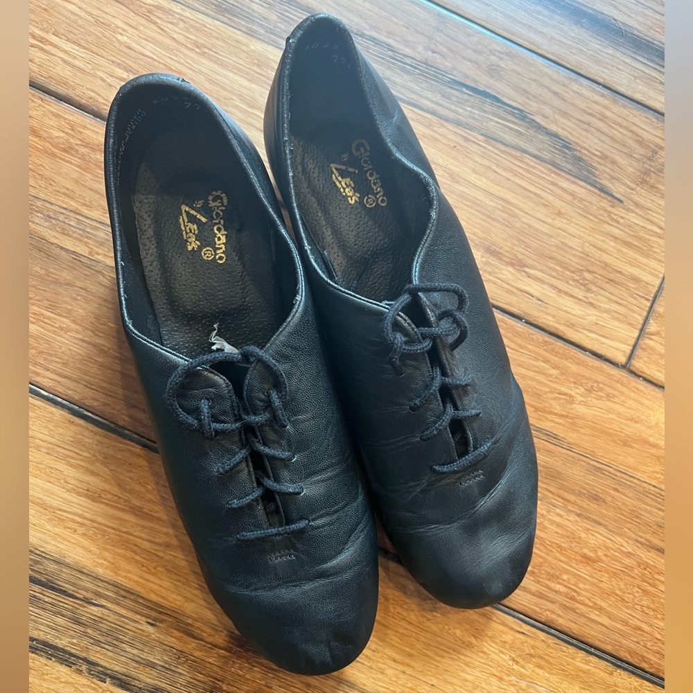 Giordano by Leo’s women’s black leather tap shoes